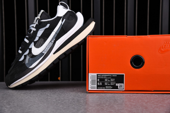 nike vaporwaffle sacai black white cv1363-001