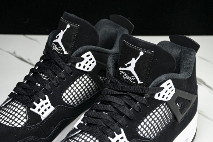 Air Jordan 4 Retro “White Thunder” FQ8138-001