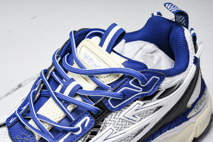 C/O​ SNEAKERS CO-028