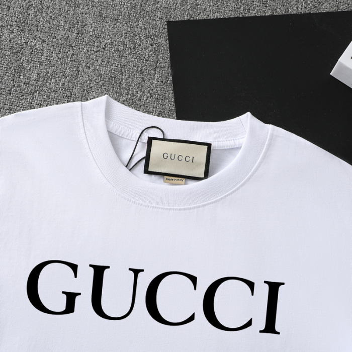 G*UCCI CLOTHES GICS-008