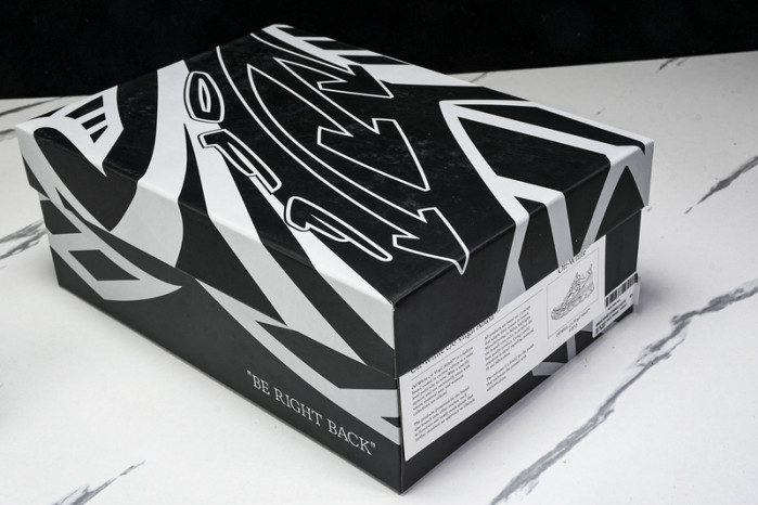 C/O​ SNEAKERS CO-020