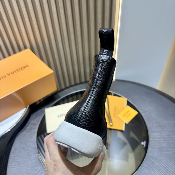 L**V**T* BOOTS LVTBS-031