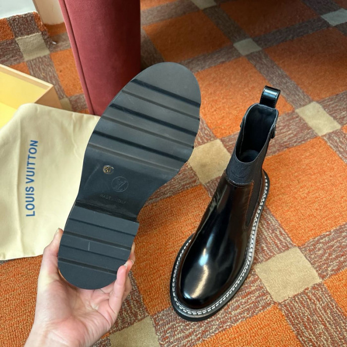 L**V**T* BOOTS LVTBS-033