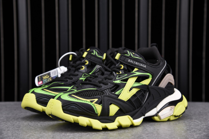 Ba*len*cia*ga track trainer