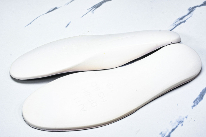 Jordan 4 Retro "University Blue" CT8527-400