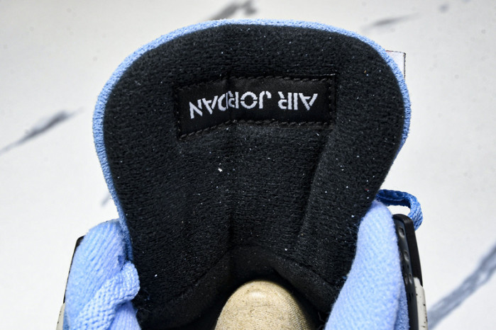 Jordan 4 Retro "University Blue" CT8527-400