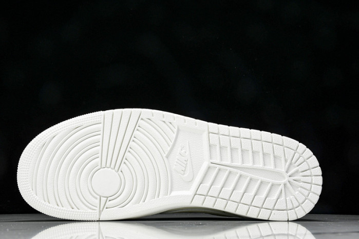 Travis Scott x Air Jordan 1 Low OG TD1228-111